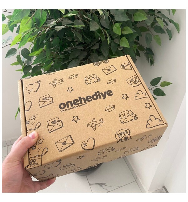 Kişiye Özel Harf Kupalı Peluş Ayıcık Chocodans lı Çaylı Hediye Kutusu