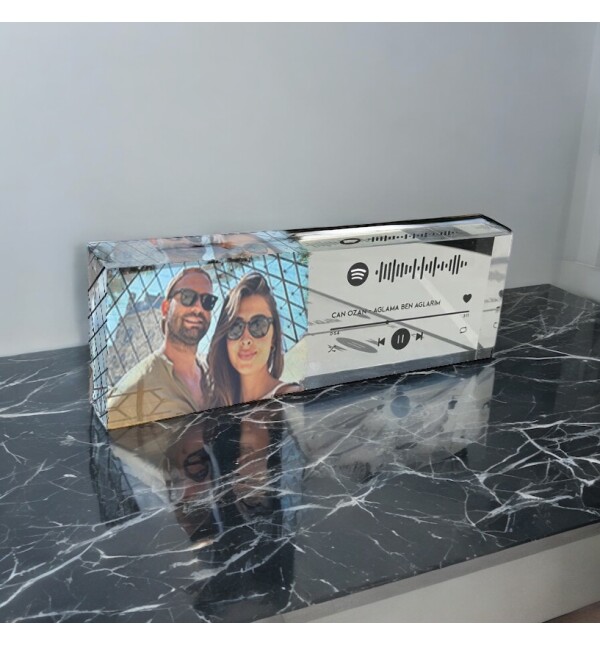 Kişiye Özel Tasarlanan Fotoğraflı Spotify Şarkı Barkodlu Kalın Akrilik Masaüstü Fotoğraf Çerçevesi Plaket