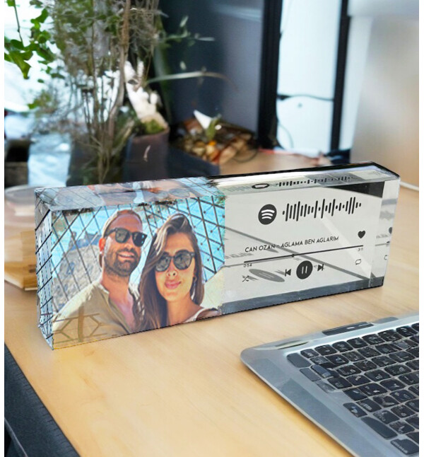 Kişiye Özel Tasarlanan Fotoğraflı Spotify Şarkı Barkodlu Kalın Akrilik Masaüstü Fotoğraf Çerçevesi Plaket