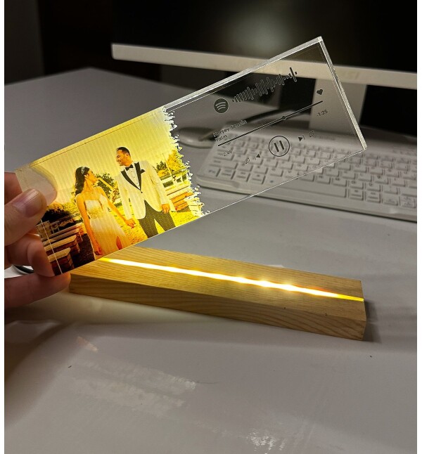 Işıklı Kişiye Özel Fotoğraflı Spotify Şarkı Barkodlu 3D Led Lamba Kalın Akrilik Masaüstü Plak Gece Lambası Fotoğraf