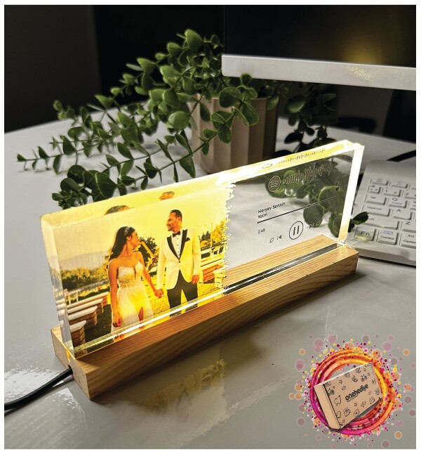 Işıklı Kişiye Özel Fotoğraflı Spotify Şarkı Barkodlu 3D Led Lamba Kalın Akrilik Masaüstü Plak Gece Lambası Fotoğraf