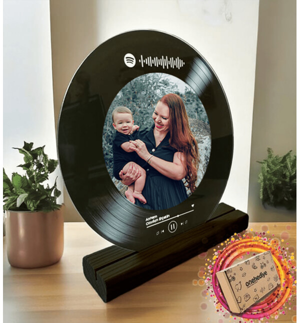 Kişiye Özel Tasarlanan Fotoğraflı Spotify Şarkı Barkodlu Yuvarlak Plak Tasarım Fotoğraf Çerçevesi